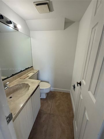 9700 NW 6th Lane 9700, Miami, FL 33172