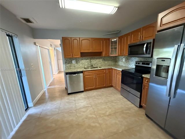 9700 NW 6th Lane 9700, Miami, FL 33172