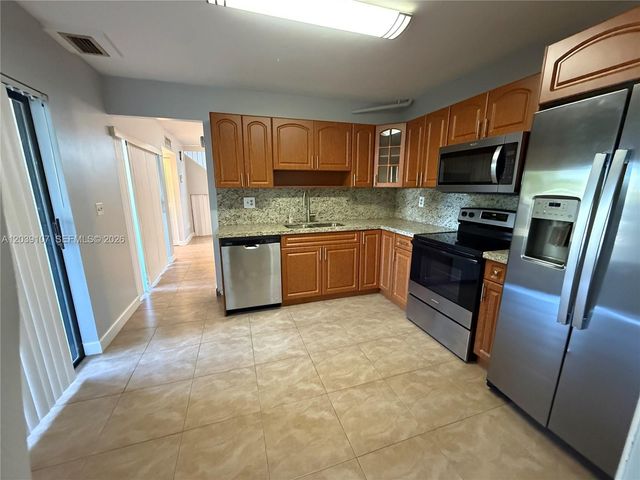 9700 NW 6th Lane 9700, Miami, FL 33172