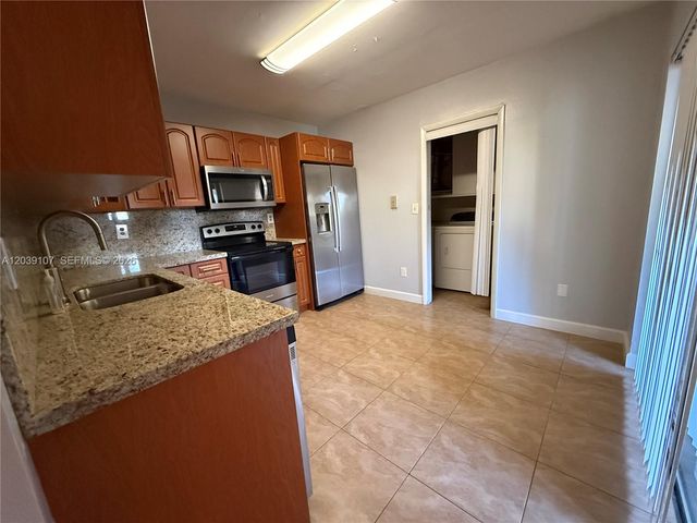 9700 NW 6th Lane 9700, Miami, FL 33172