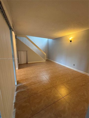 9700 NW 6th Lane 9700, Miami, FL 33172