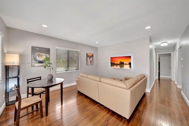 7470 SW 37th St, Miami, FL 33155