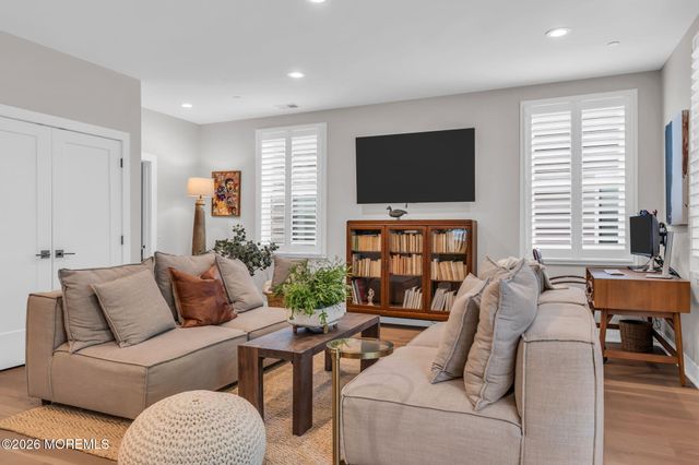 25 Augustus Drive 277, Middletown, NJ 07748