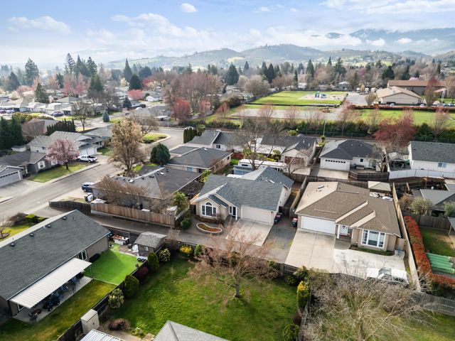 1818 Sarah Way, Medford, OR 97501