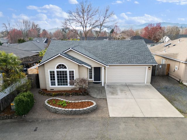 1818 Sarah Way, Medford, OR 97501