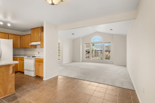 1818 Sarah Way, Medford, OR 97501