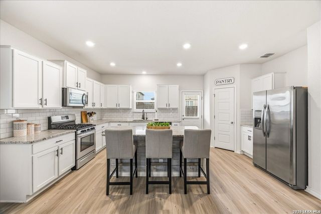 8135 Samsel Falls, San Antonio, TX 78254