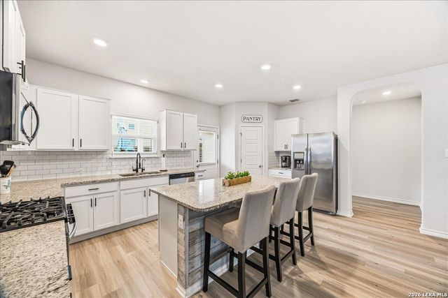 8135 Samsel Falls, San Antonio, TX 78254