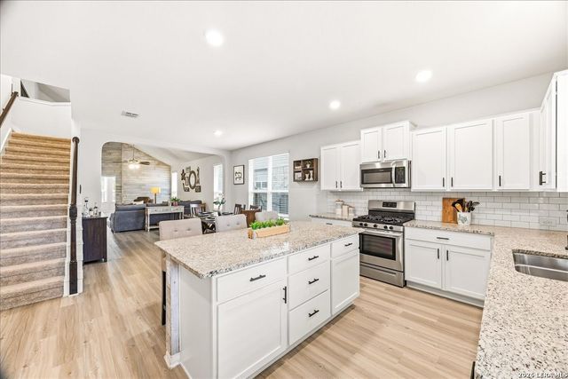 8135 Samsel Falls, San Antonio, TX 78254