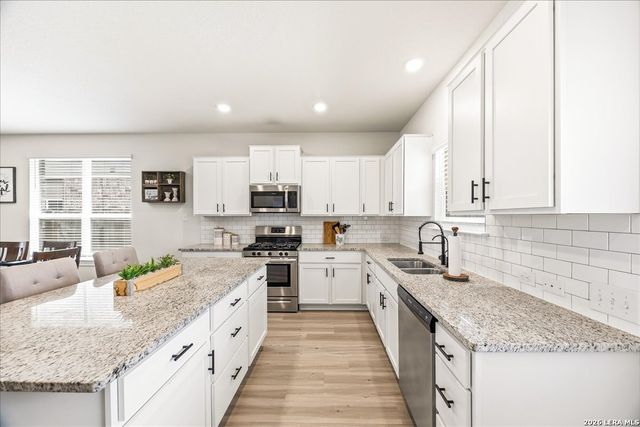 8135 Samsel Falls, San Antonio, TX 78254