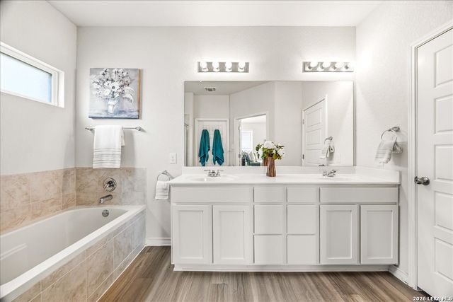 8135 Samsel Falls, San Antonio, TX 78254