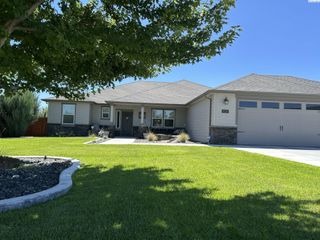 1034 Amber Ave., West Richland, WA 99353