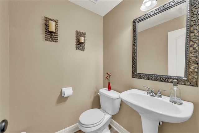 15828 W 61 Street, Shawnee, KS 66217