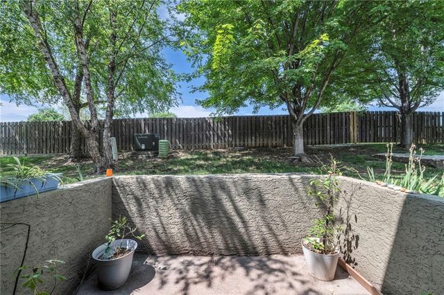 15828 W 61 Street, Shawnee, KS 66217