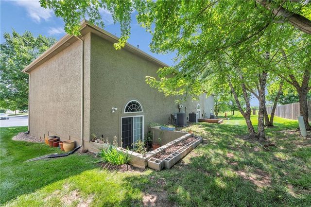 15828 W 61 Street, Shawnee, KS 66217