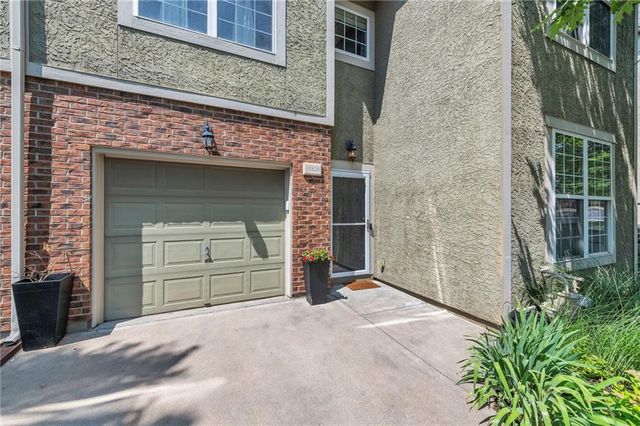 15828 W 61 Street, Shawnee, KS 66217