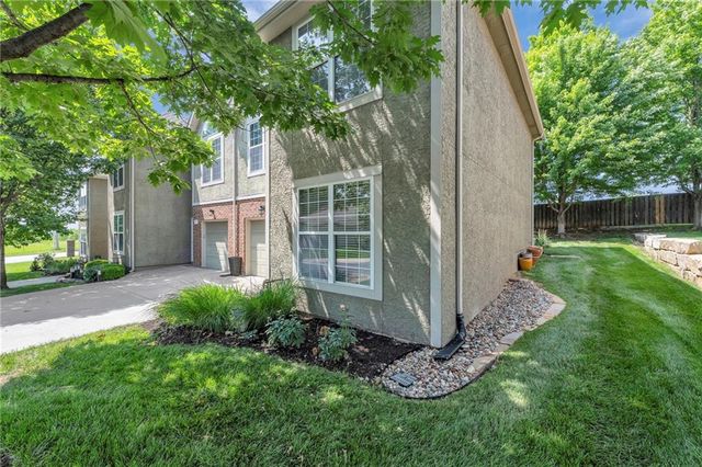 15828 W 61 Street, Shawnee, KS 66217