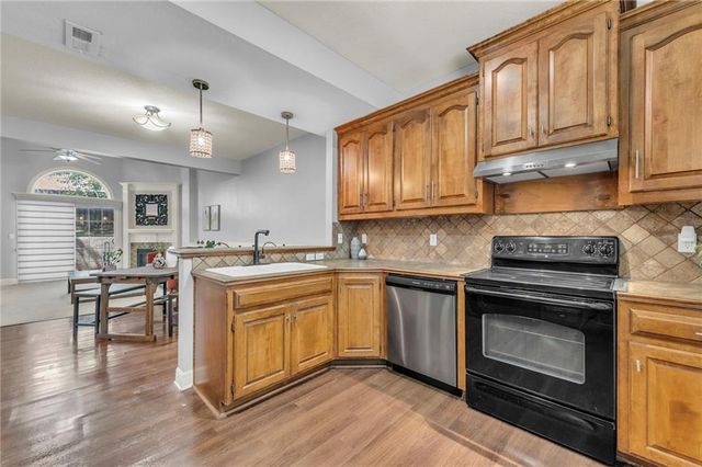 15828 W 61 Street, Shawnee, KS 66217