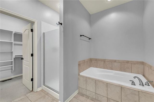 15828 W 61 Street, Shawnee, KS 66217