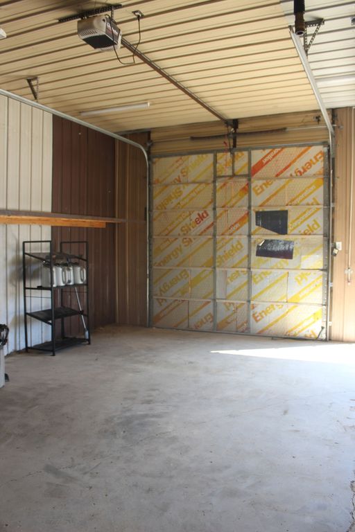 Image 12 of property listing at 709 Thomas Street, Iuka, IL 62849