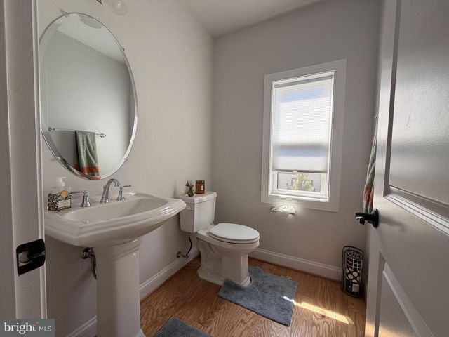 12305 W OAKS DR, Fairfax, VA 22030