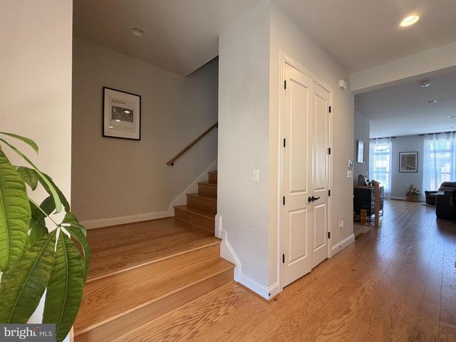 12305 W OAKS DR, Fairfax, VA 22030