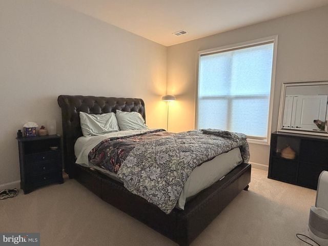 12305 W OAKS DR, Fairfax, VA 22030