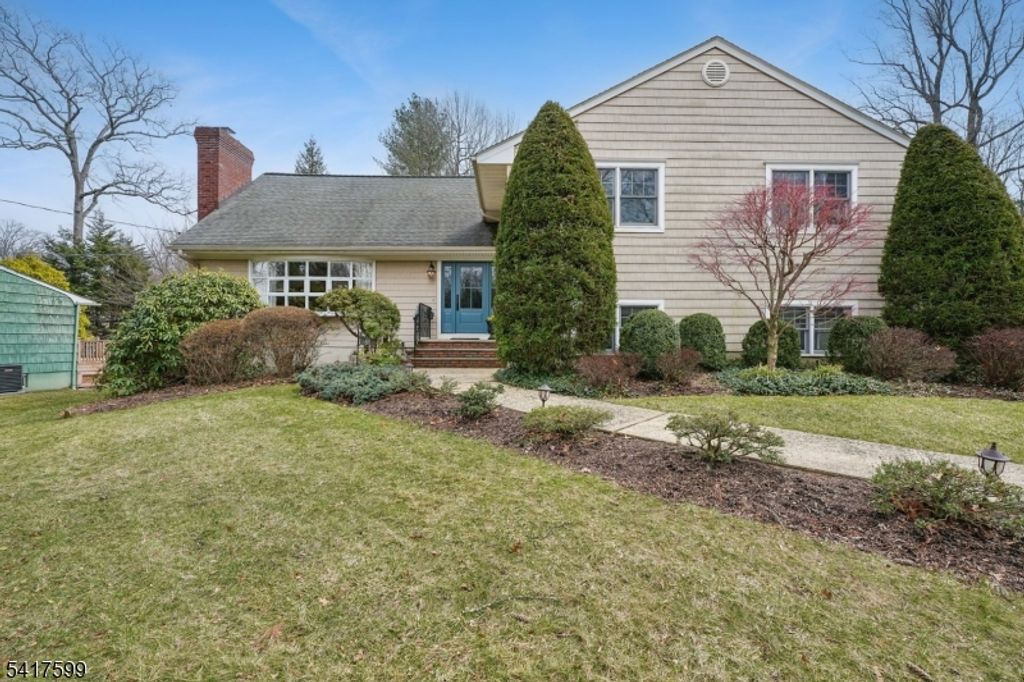 63 Gallinson Dr, New Providence Boro, NJ 07974