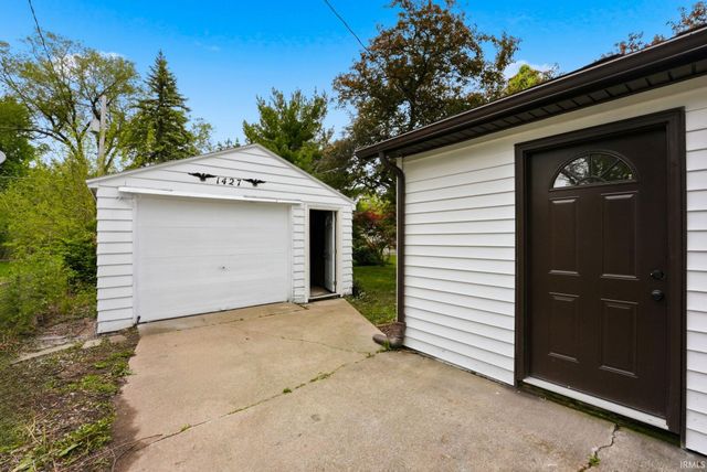 1427 Baywood Drive, New Haven, IN 46774