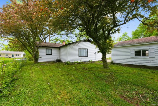 1427 Baywood Drive, New Haven, IN 46774