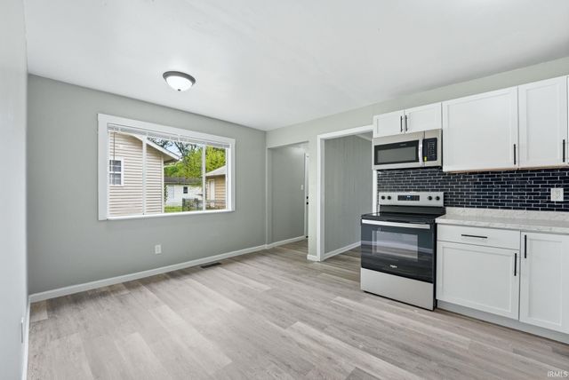 1427 Baywood Drive, New Haven, IN 46774