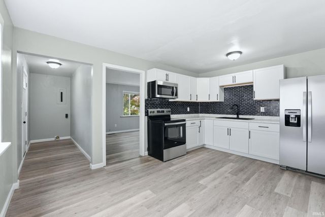 1427 Baywood Drive, New Haven, IN 46774