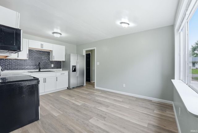 1427 Baywood Drive, New Haven, IN 46774