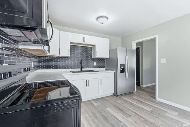 1427 Baywood Drive, New Haven, IN 46774