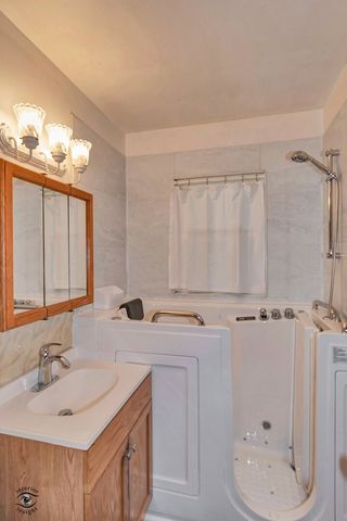 1562 S 5th Avenue, Kankakee, IL 60901