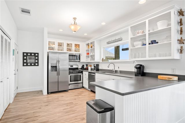 652 Anchor Dr, Port Aransas, TX 78373