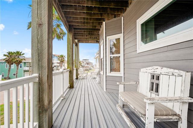 652 Anchor Dr, Port Aransas, TX 78373