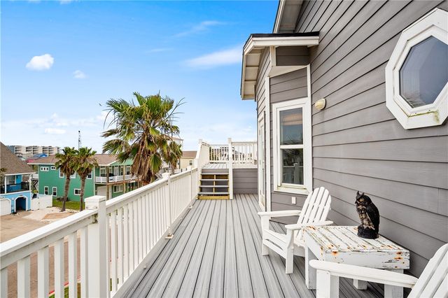 652 Anchor Dr, Port Aransas, TX 78373