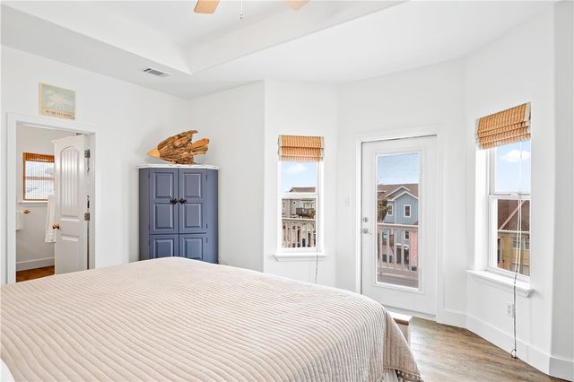 652 Anchor Dr, Port Aransas, TX 78373