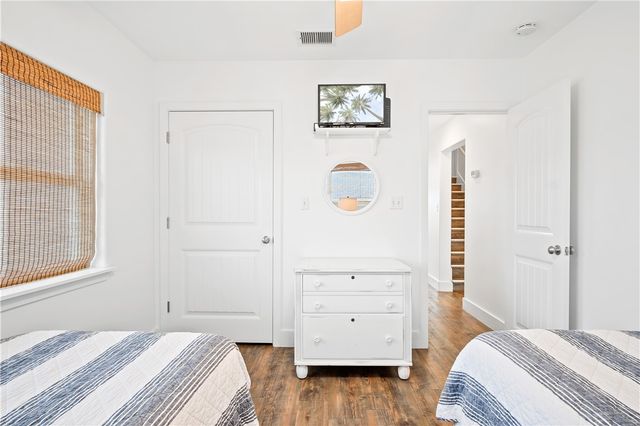 652 Anchor Dr, Port Aransas, TX 78373