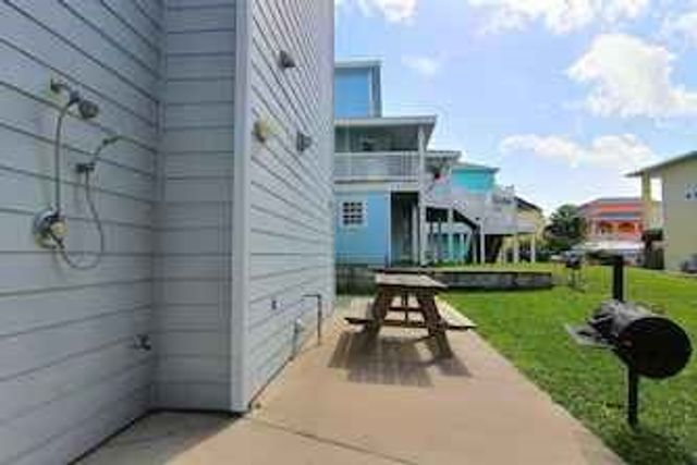 652 Anchor Dr, Port Aransas, TX 78373