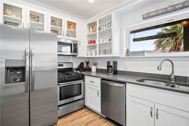 652 Anchor Dr, Port Aransas, TX 78373