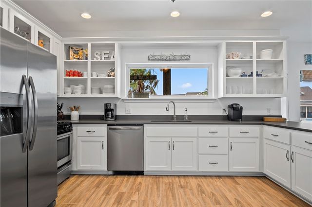 652 Anchor Dr, Port Aransas, TX 78373