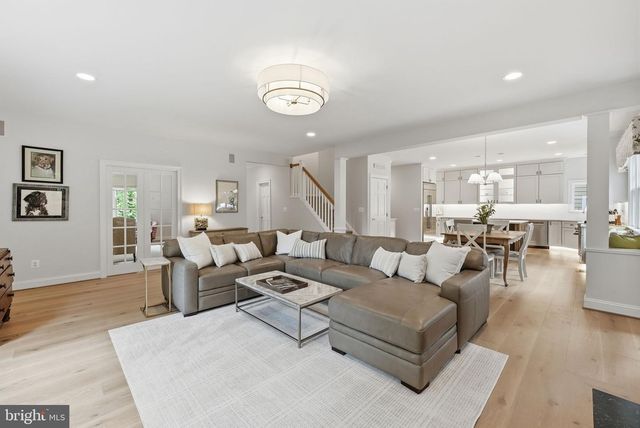 2608 HUNTER MILL RD, Oakton, VA 22124