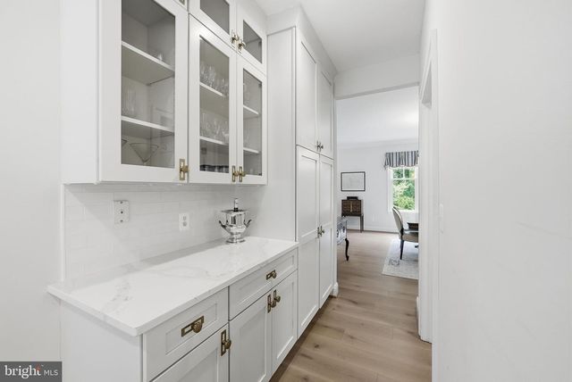 2608 HUNTER MILL RD, Oakton, VA 22124