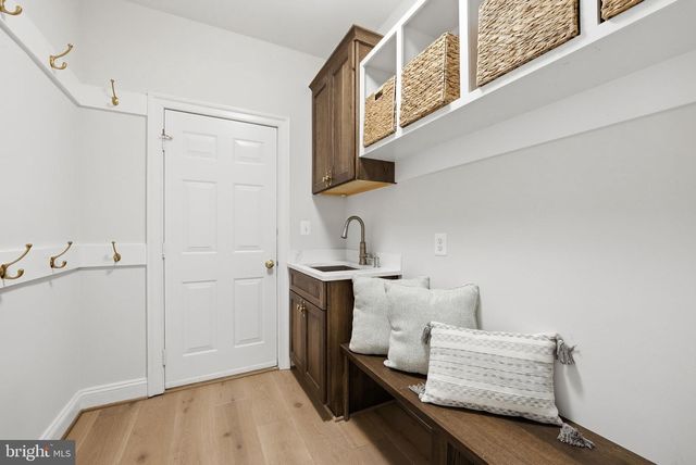 2608 HUNTER MILL RD, Oakton, VA 22124