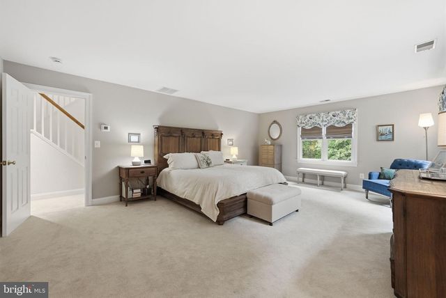 2608 HUNTER MILL RD, Oakton, VA 22124