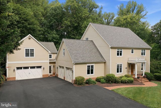 2608 HUNTER MILL RD, Oakton, VA 22124