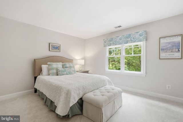 2608 HUNTER MILL RD, Oakton, VA 22124