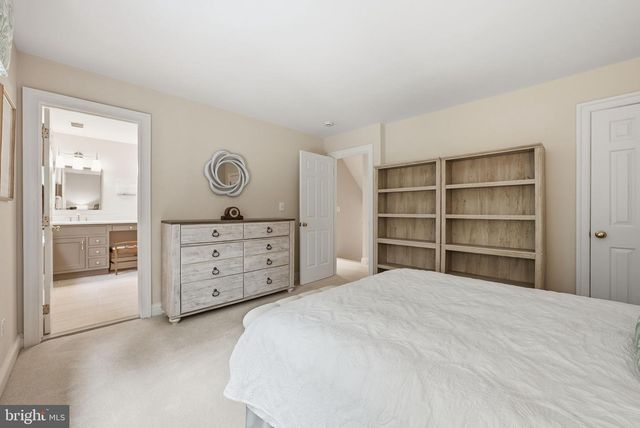 2608 HUNTER MILL RD, Oakton, VA 22124